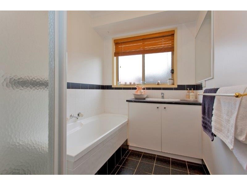 38 Meyer Place, Thurgoona NSW 2640