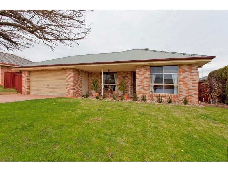 38 Meyer Place, Thurgoona NSW 2640