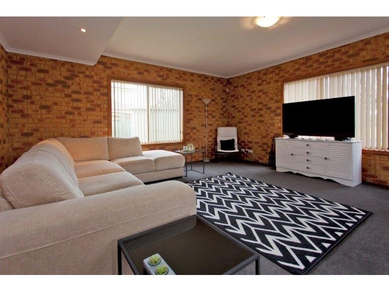 1/6 Southernview Drive, West Albury NSW 2640