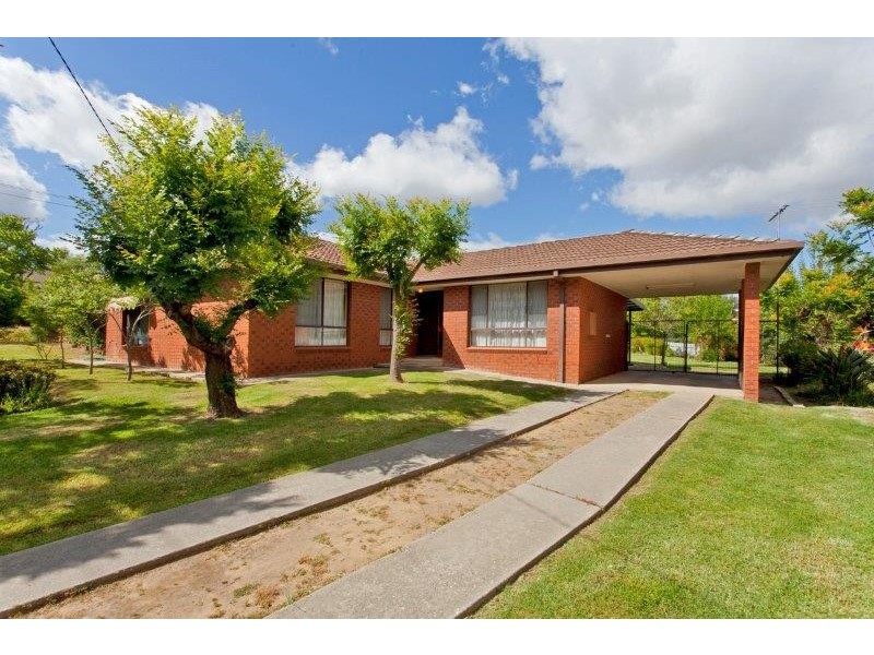 869 Padman Drive, West Albury NSW 2640