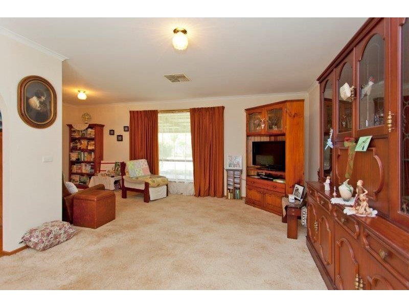 869 Padman Drive, West Albury NSW 2640