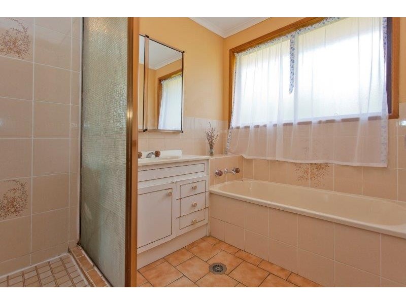 869 Padman Drive, West Albury NSW 2640