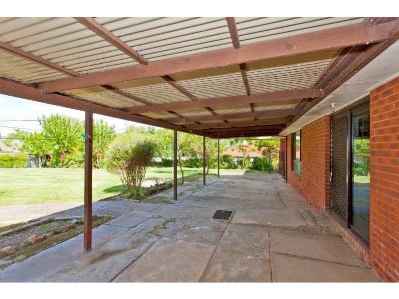 869 Padman Drive, West Albury NSW 2640