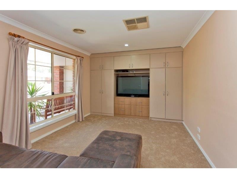 32 Daysdale Way, Thurgoona NSW 2640