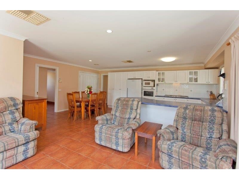 32 Daysdale Way, Thurgoona NSW 2640