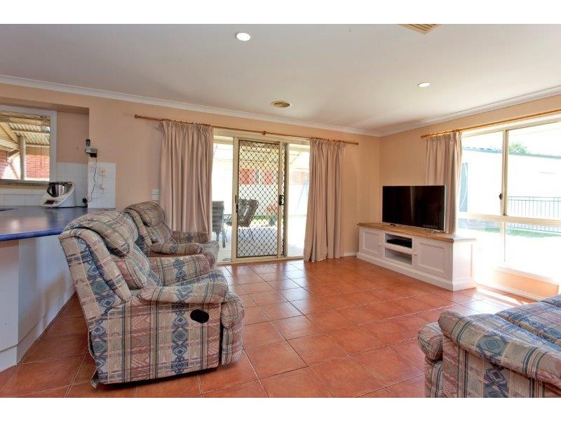 32 Daysdale Way, Thurgoona NSW 2640