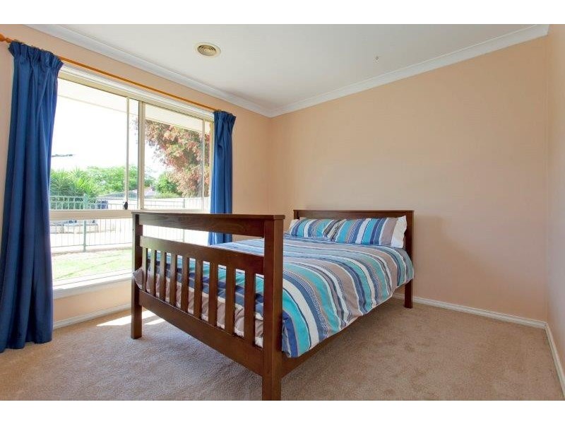 32 Daysdale Way, Thurgoona NSW 2640