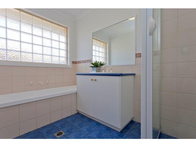 32 Daysdale Way, Thurgoona NSW 2640