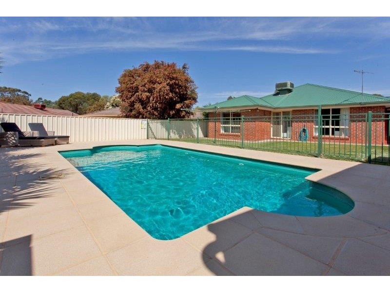 32 Daysdale Way, Thurgoona NSW 2640