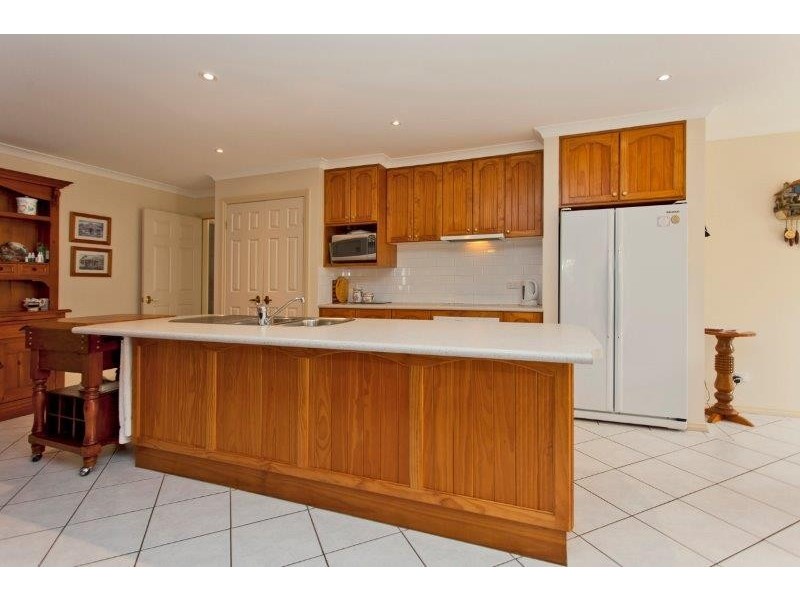 28 Keatinge Court, Lavington NSW 2641