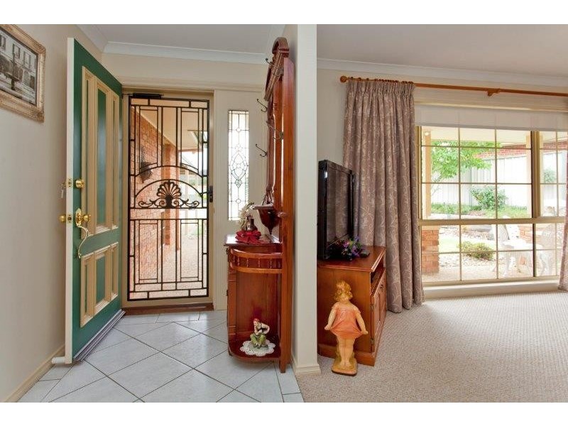 28 Keatinge Court, Lavington NSW 2641