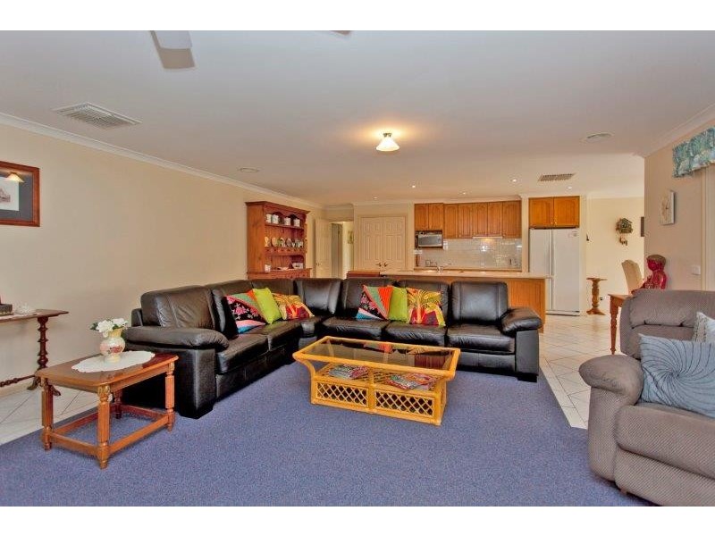 28 Keatinge Court, Lavington NSW 2641