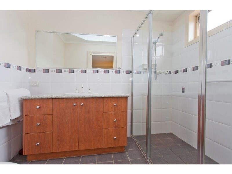 28 Keatinge Court, Lavington NSW 2641