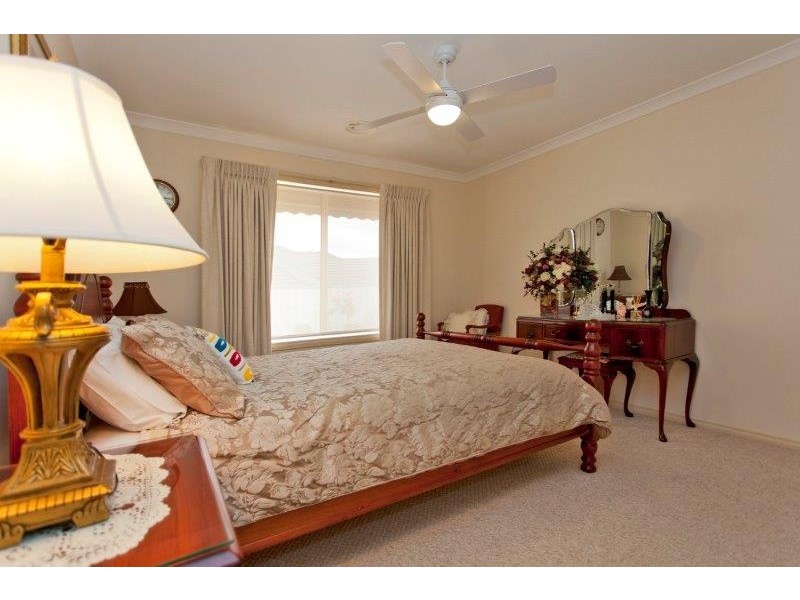 28 Keatinge Court, Lavington NSW 2641