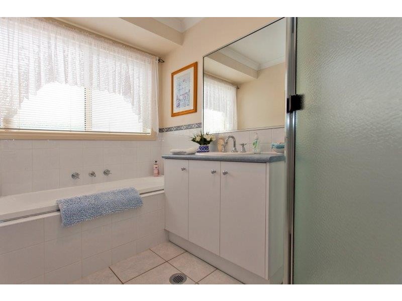 28 Keatinge Court, Lavington NSW 2641