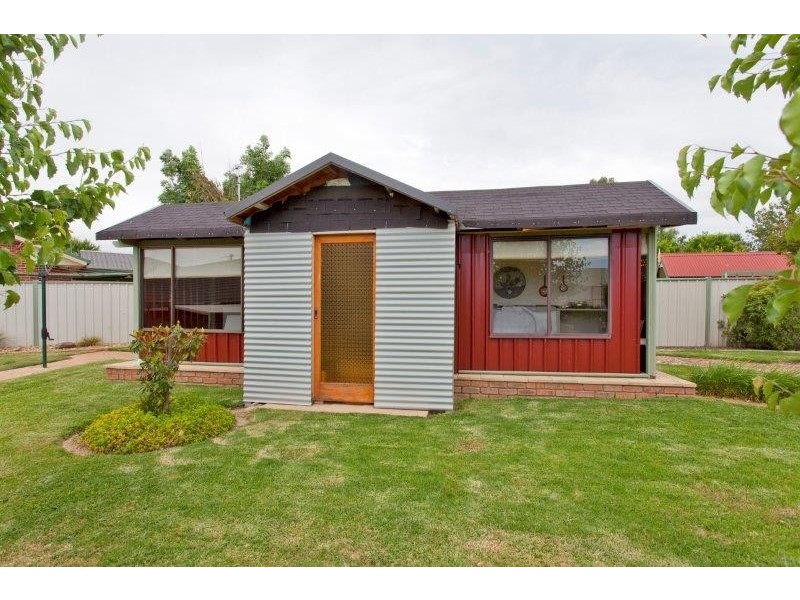 28 Keatinge Court, Lavington NSW 2641