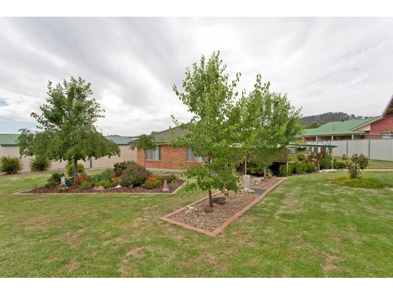 28 Keatinge Court, Lavington NSW 2641