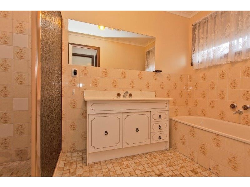442 Schaefer Street, Lavington NSW 2641