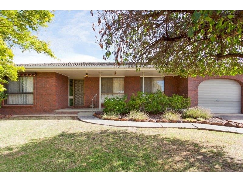 442 Schaefer Street, Lavington NSW 2641