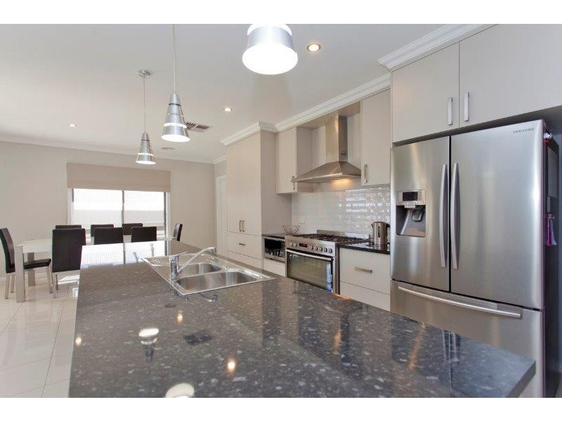 39 Lawson Circuit, Lavington NSW 2641