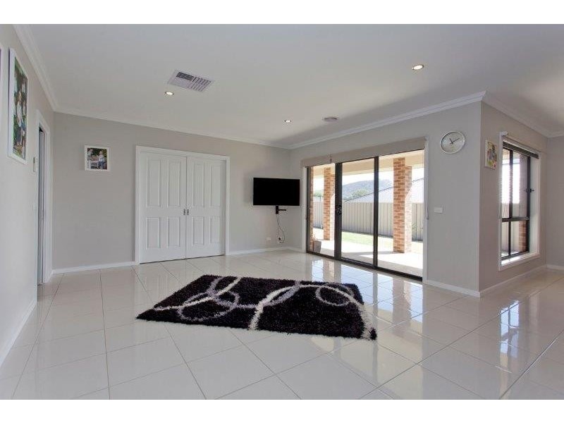 39 Lawson Circuit, Lavington NSW 2641