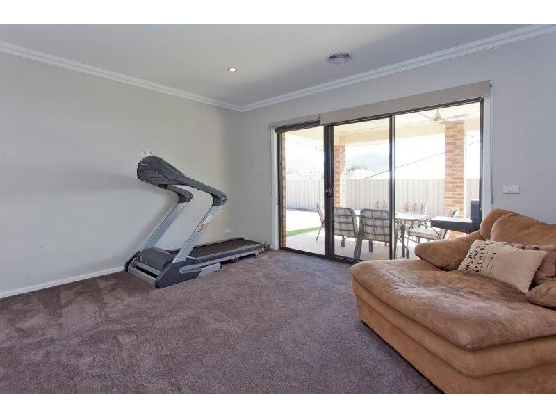 39 Lawson Circuit, Lavington NSW 2641