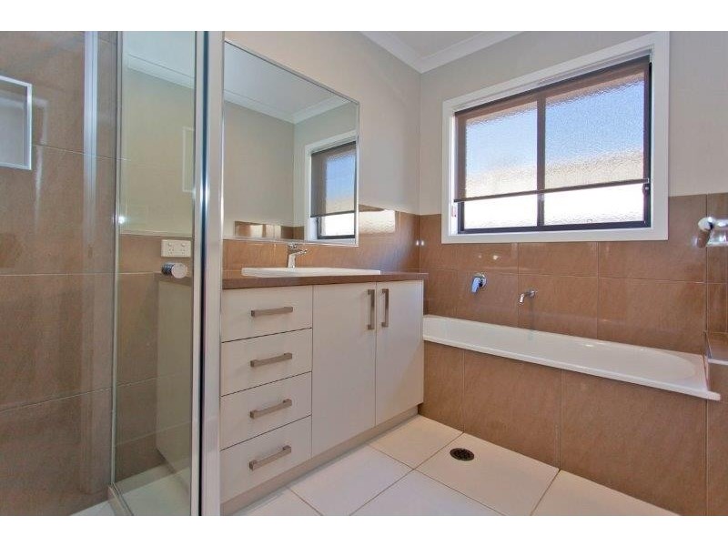 39 Lawson Circuit, Lavington NSW 2641