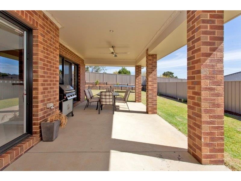 39 Lawson Circuit, Lavington NSW 2641