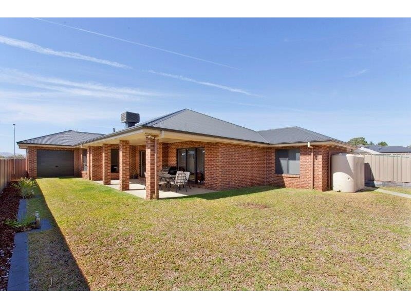 39 Lawson Circuit, Lavington NSW 2641