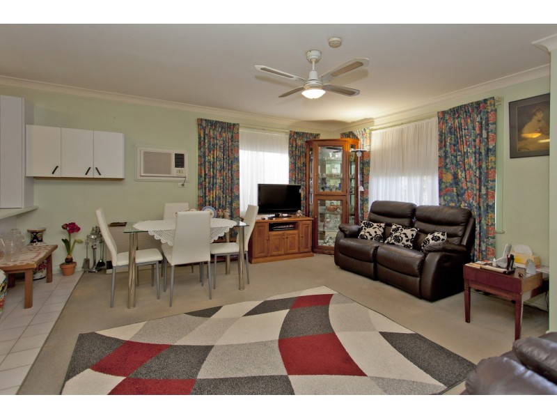 1/621 Storey Street, Lavington NSW 2641