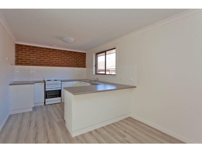 4/320 Kaitlers Road, Lavington NSW 2641