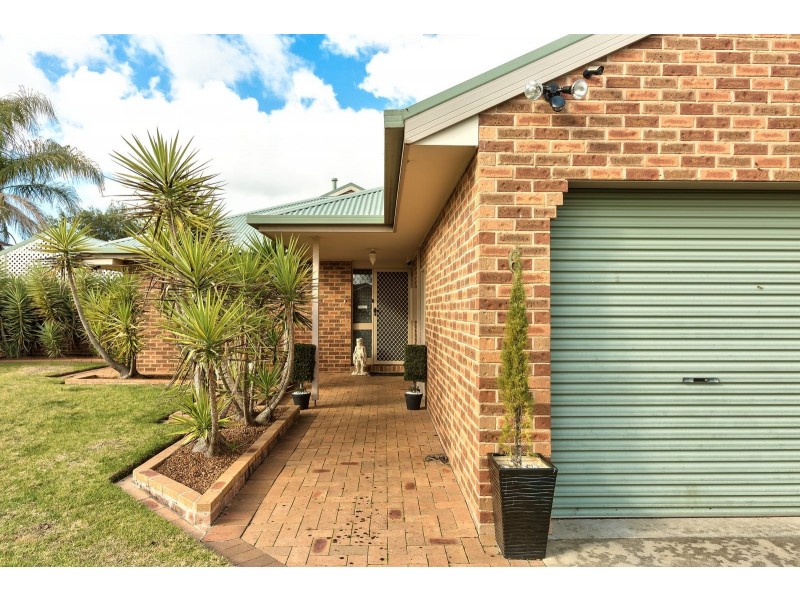 6 Titan Court, Lavington NSW 2641