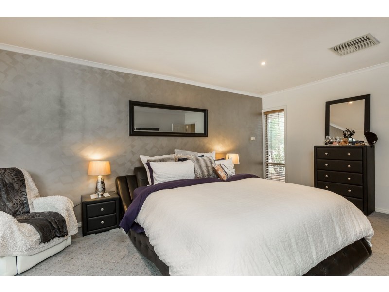 6 Titan Court, Lavington NSW 2641