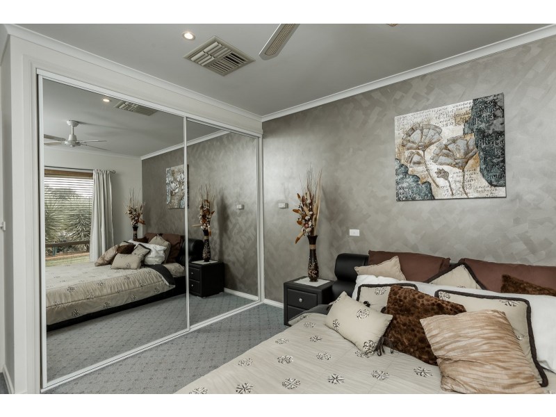 6 Titan Court, Lavington NSW 2641