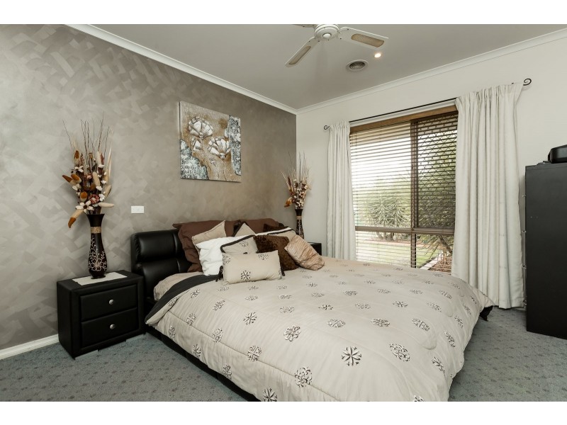 6 Titan Court, Lavington NSW 2641