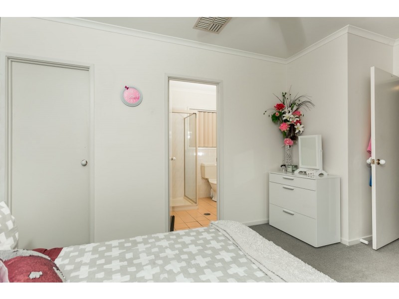 6 Titan Court, Lavington NSW 2641