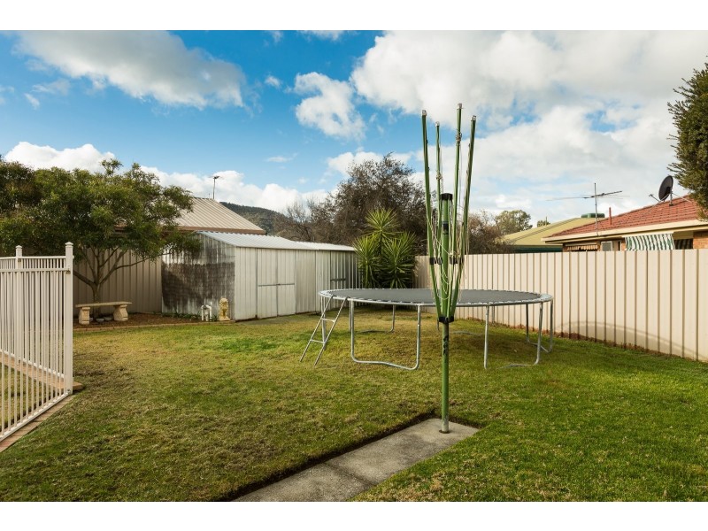 6 Titan Court, Lavington NSW 2641