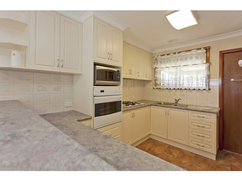 294 Cheyenne Drive, Lavington NSW 2641