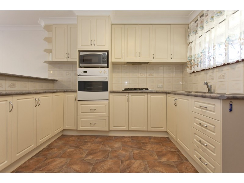 294 Cheyenne Drive, Lavington NSW 2641