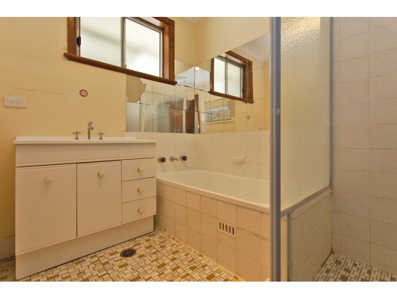 294 Cheyenne Drive, Lavington NSW 2641