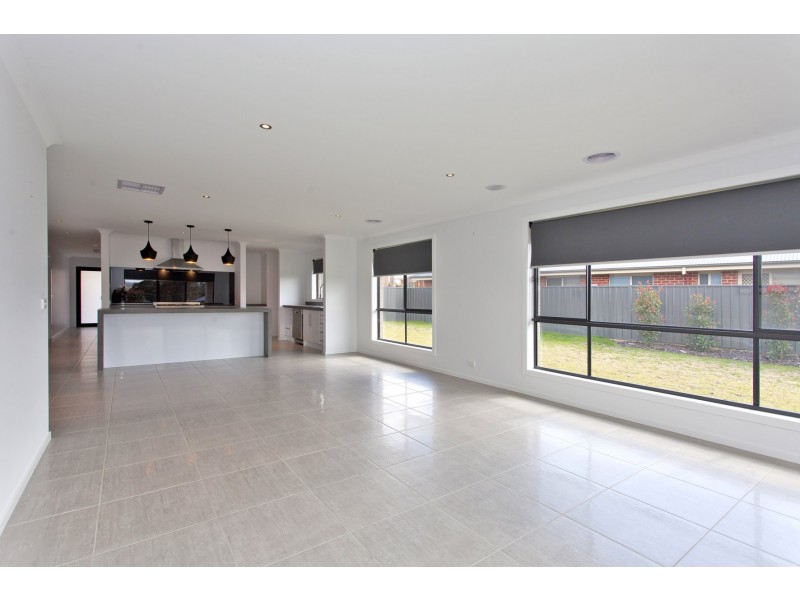 58 Wellington Drive, Thurgoona NSW 2640