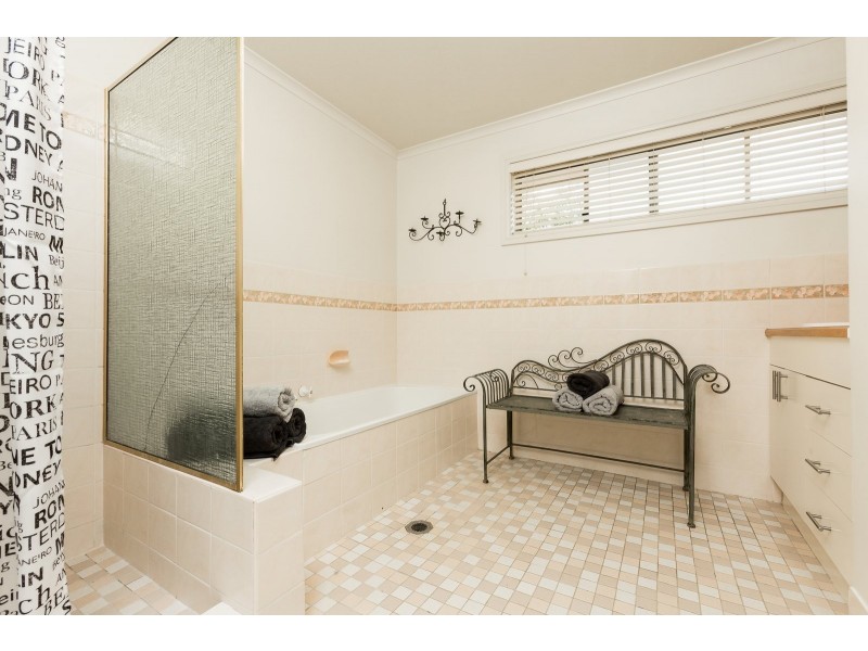 16 Mahogany Court, Thurgoona NSW 2640