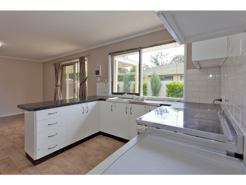 27 Hotham Circuit, Thurgoona NSW 2640