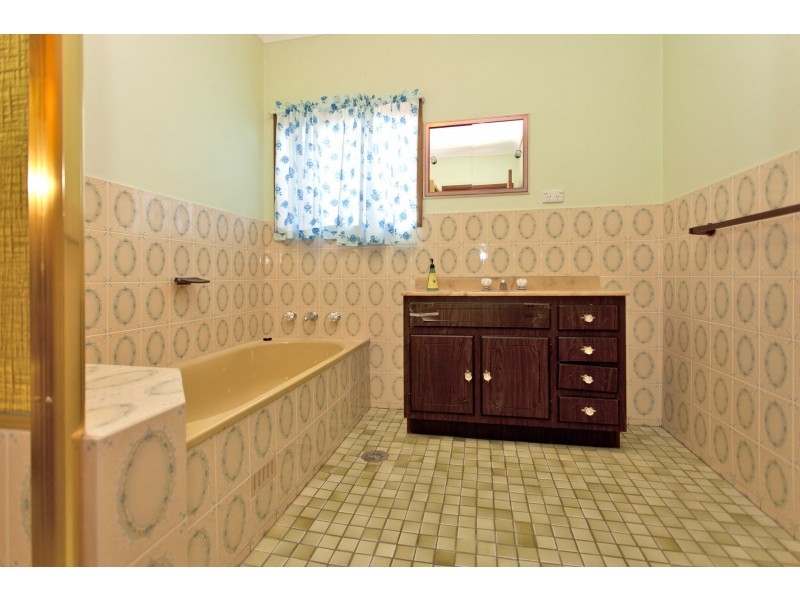 519 Kaitlers Road, Lavington NSW 2641