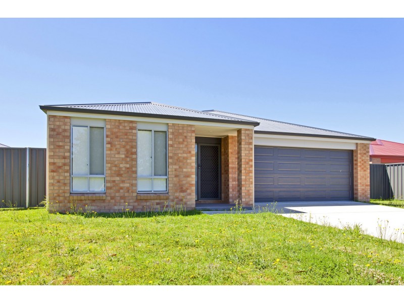69 Royce Crescent, Lavington NSW 2641
