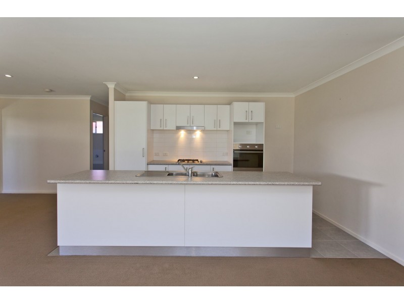 69 Royce Crescent, Lavington NSW 2641