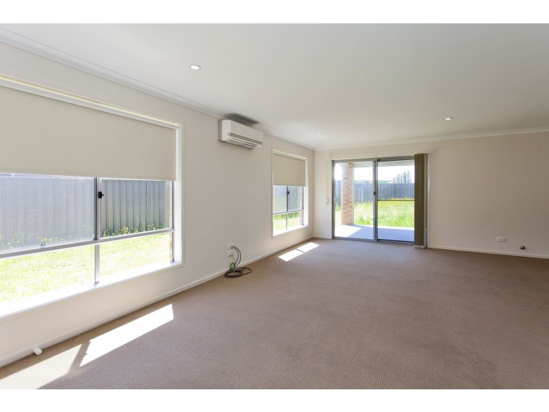 69 Royce Crescent, Lavington NSW 2641