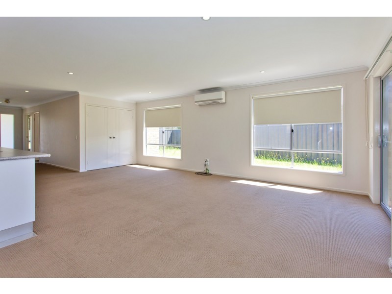 69 Royce Crescent, Lavington NSW 2641