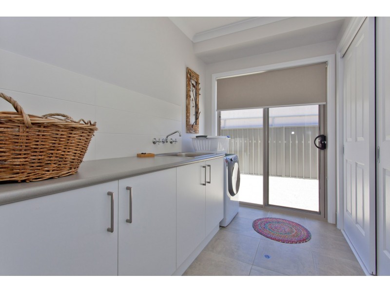 65 Litchfield Drive, Thurgoona NSW 2640