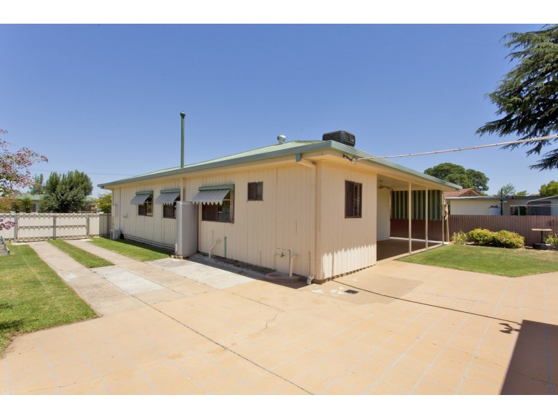 446 Bell Street, Lavington NSW 2641